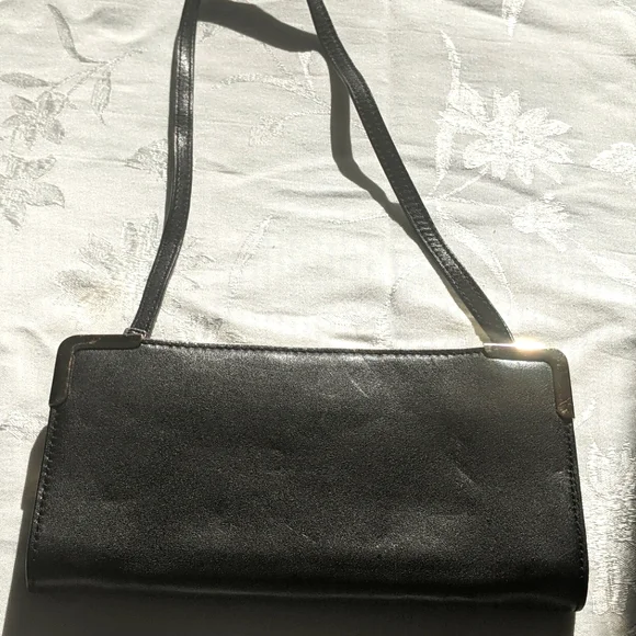 Michael Kors Black Soft Leather Evening Purse. Built in wallet inside.  Like New - Picture 5 of 7
